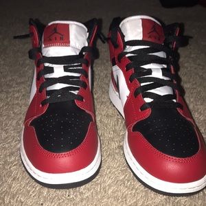 Size 6y Chicago mid toe Jordan 1